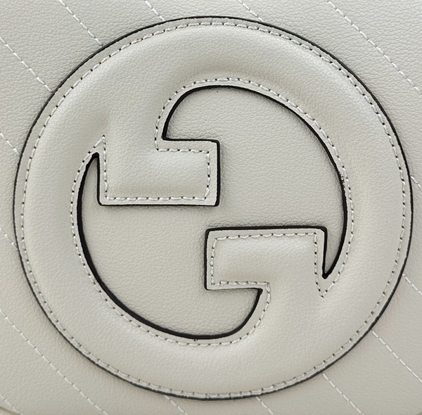 激安グッチバッグコピー着用イメージ